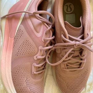 Lululemon shoes size 8